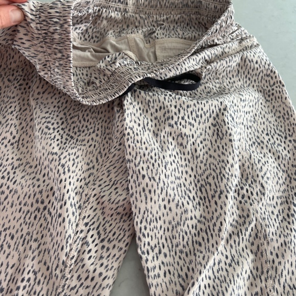 Lululemon 3/4 pants - super light stretchy top - Picture 2 of 4